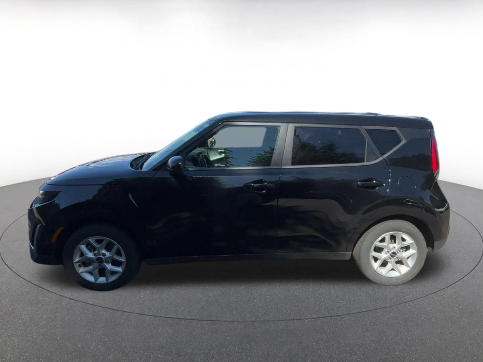 Used 2025 Kia Soul LX w/ LX Technology Package FWD image 8