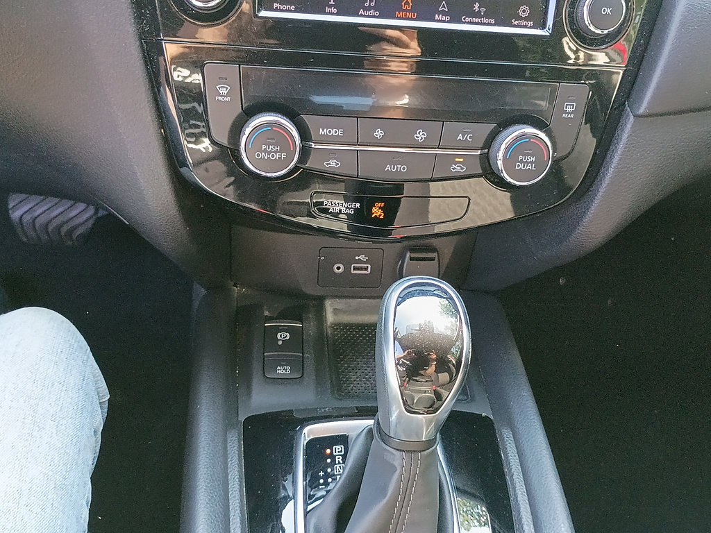 Used 2019 Nissan Rogue SV w/ Premium Package AWD/4WD image 21