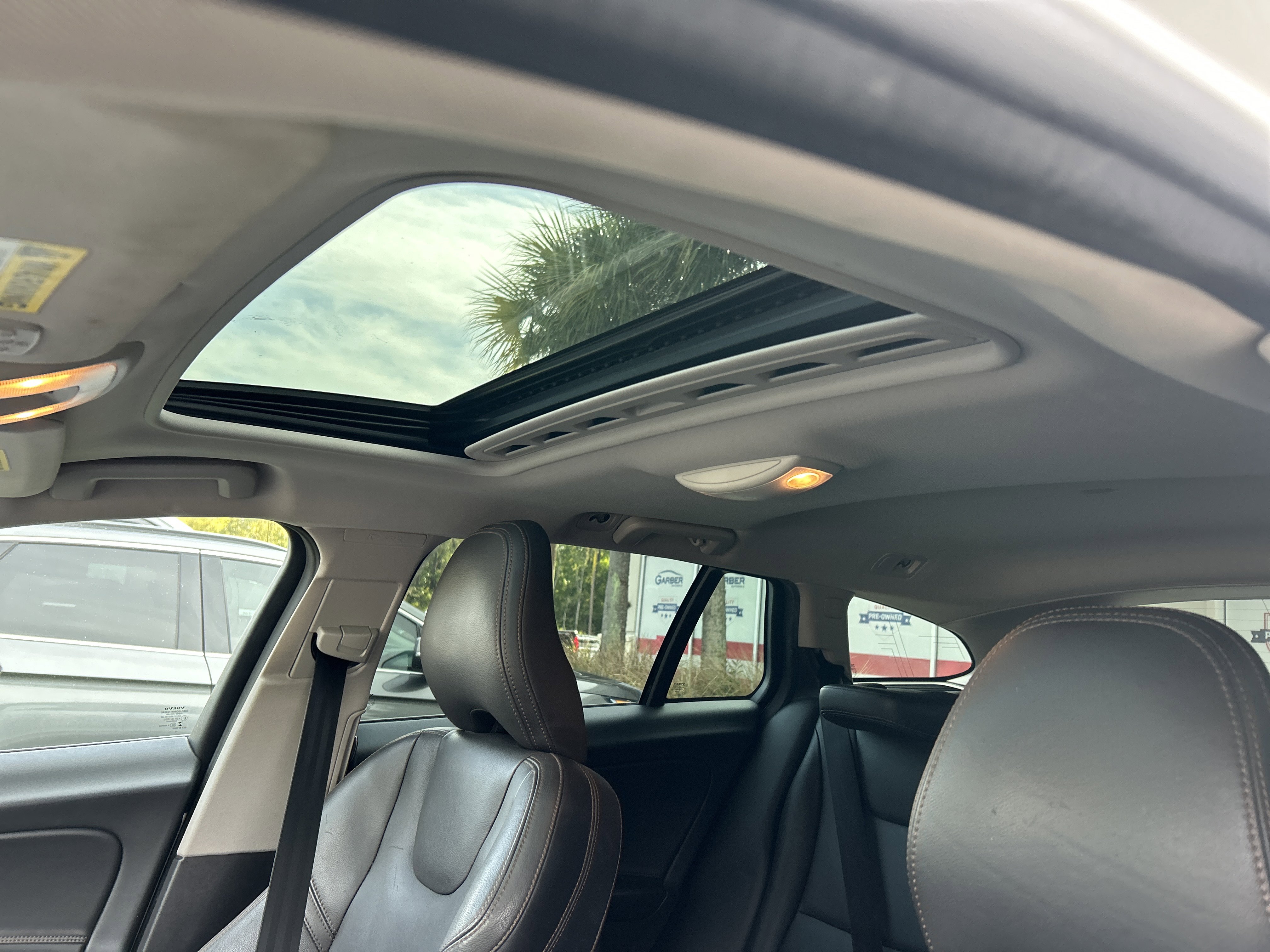 Used 2017 Volvo V60 T5 Cross Country w/ Convenience Package image 15