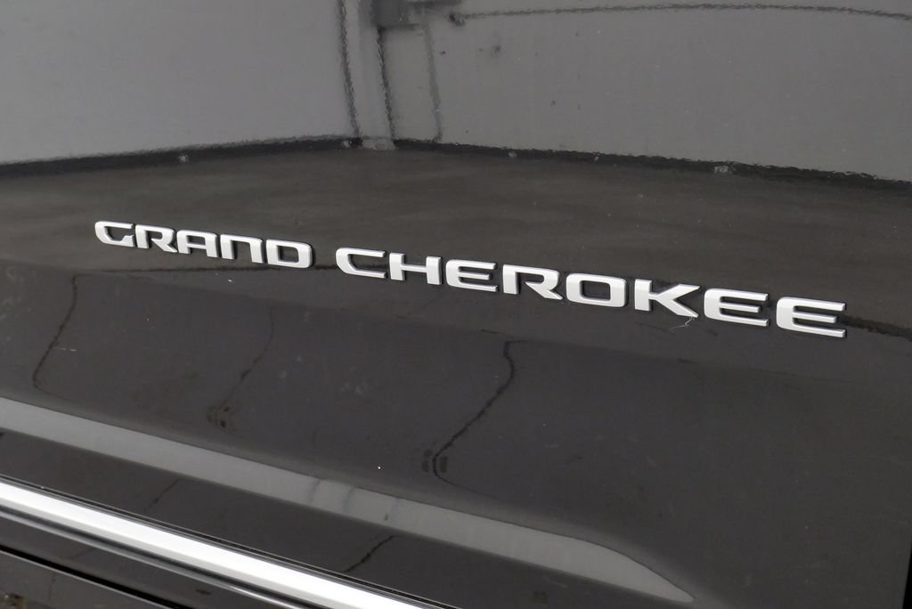 Used 2021 Jeep Grand Cherokee L Summit w/ Luxury Tech Group V AWD/4WD image 9