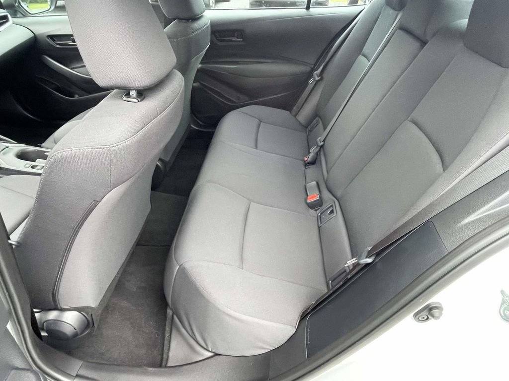 Used 2025 Toyota Corolla LE FWD image 10