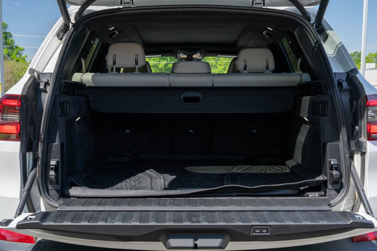 Used 2020 BMW X5 xDrive50i w/ Executive Package AWD/4WD image 13