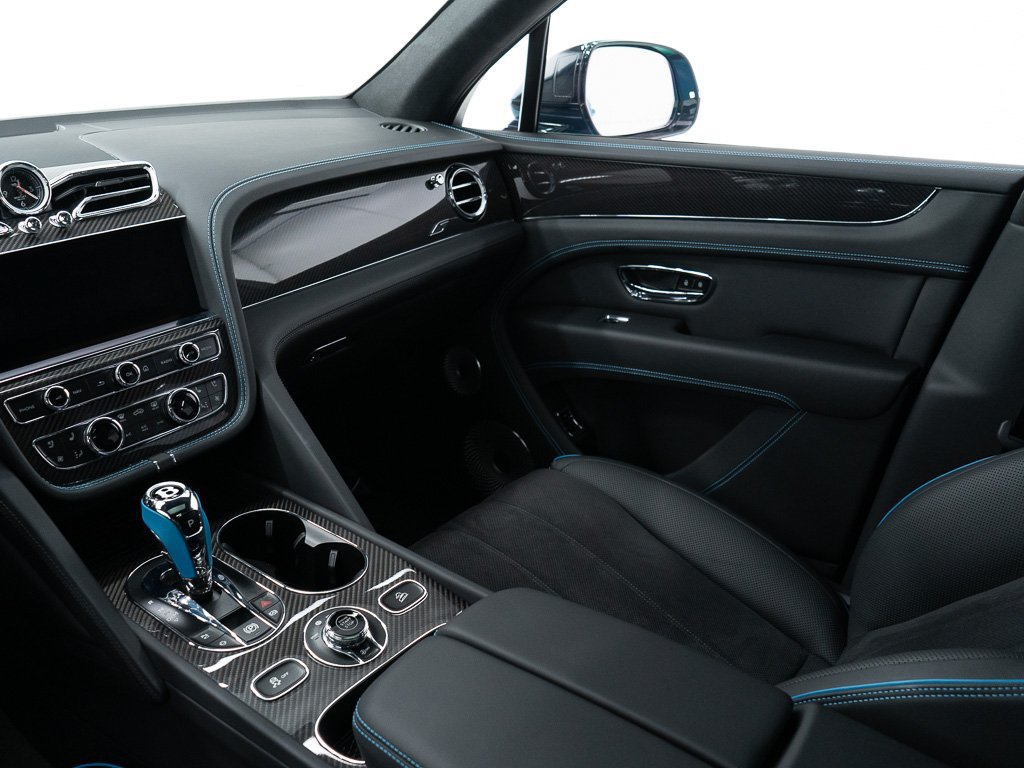 Certified 2025 Bentley Bentayga AWD/4WD image 30
