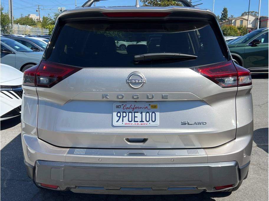 Used 2024 Nissan Rogue SL w/ SL Premium Package AWD/4WD image 4