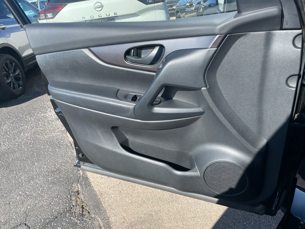 Used 2022 Nissan Rogue Sport S image 48