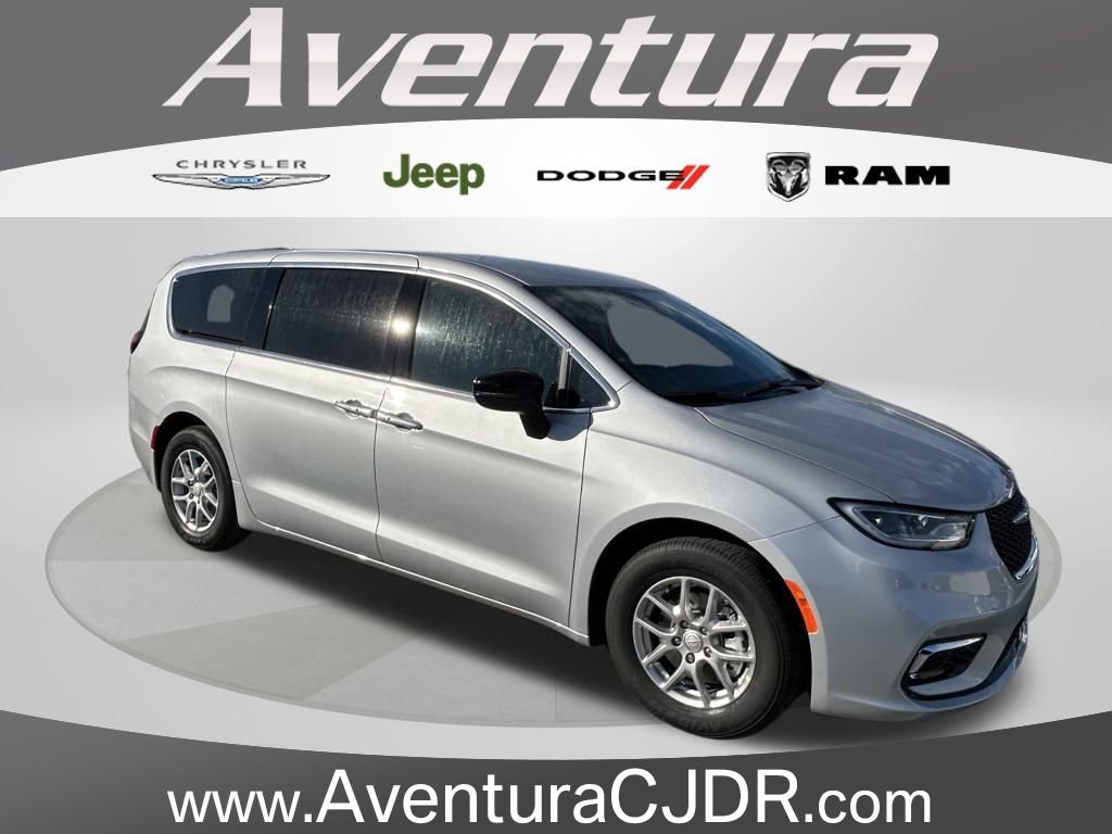New 2026 Chrysler Pacifica Select image 1