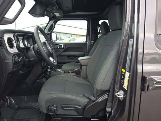 Used 2025 Jeep Wrangler Unlimited Sahara w/ Safety Group image 17