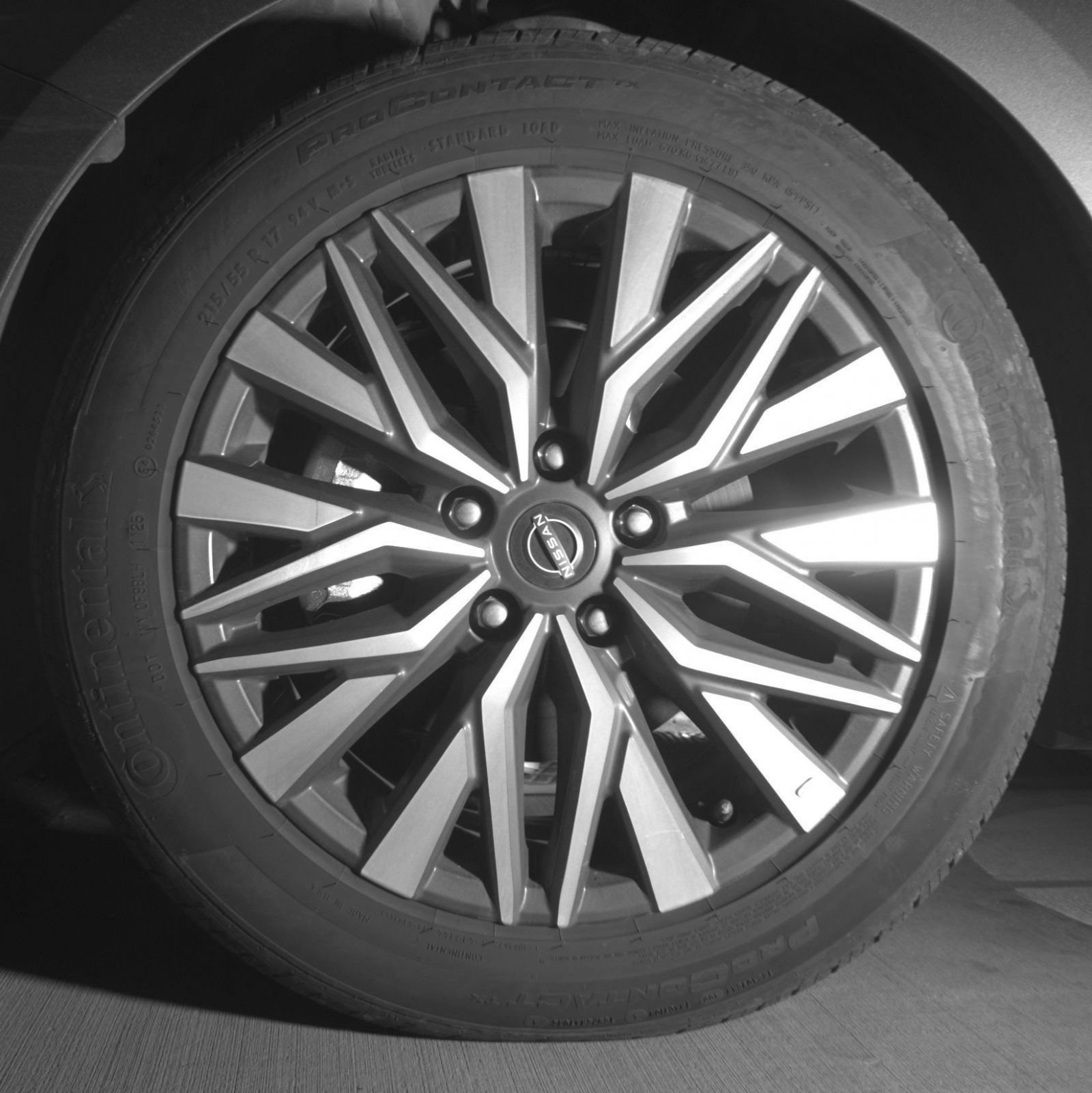 Used 2025 Nissan Altima 2.5 SV FWD image 13