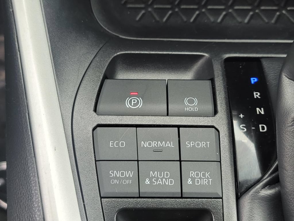 Used 2025 Toyota RAV4 XLE AWD/4WD image 29