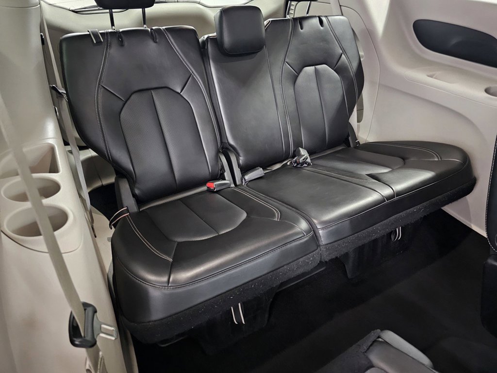 Used 2024 Chrysler Pacifica Touring-L FWD image 24
