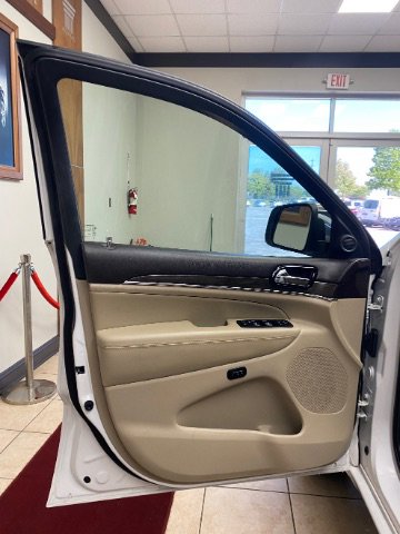 Used 2020 Jeep Grand Cherokee Overland RWD image 15