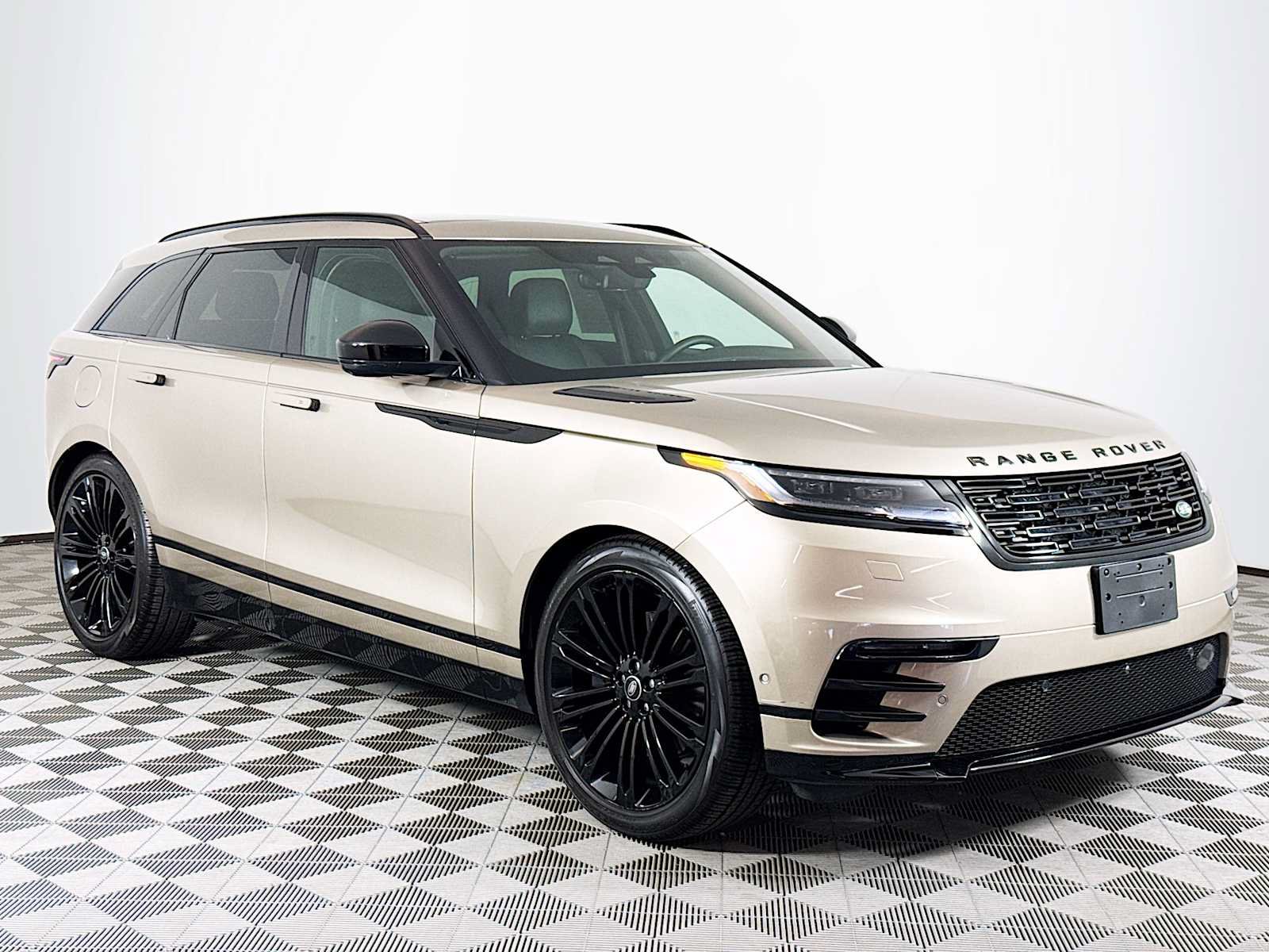 Used 2026 Land Rover Range Rover Velar Dynamic SE AWD/4WD image 3
