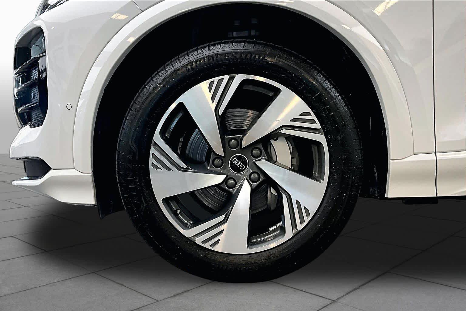 Used 2025 Audi Q6 e-tron Premium Plus w/ Premium Plus AWD/4WD image 10