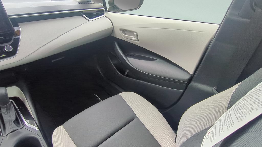 Used 2024 Toyota Corolla LE FWD image 12