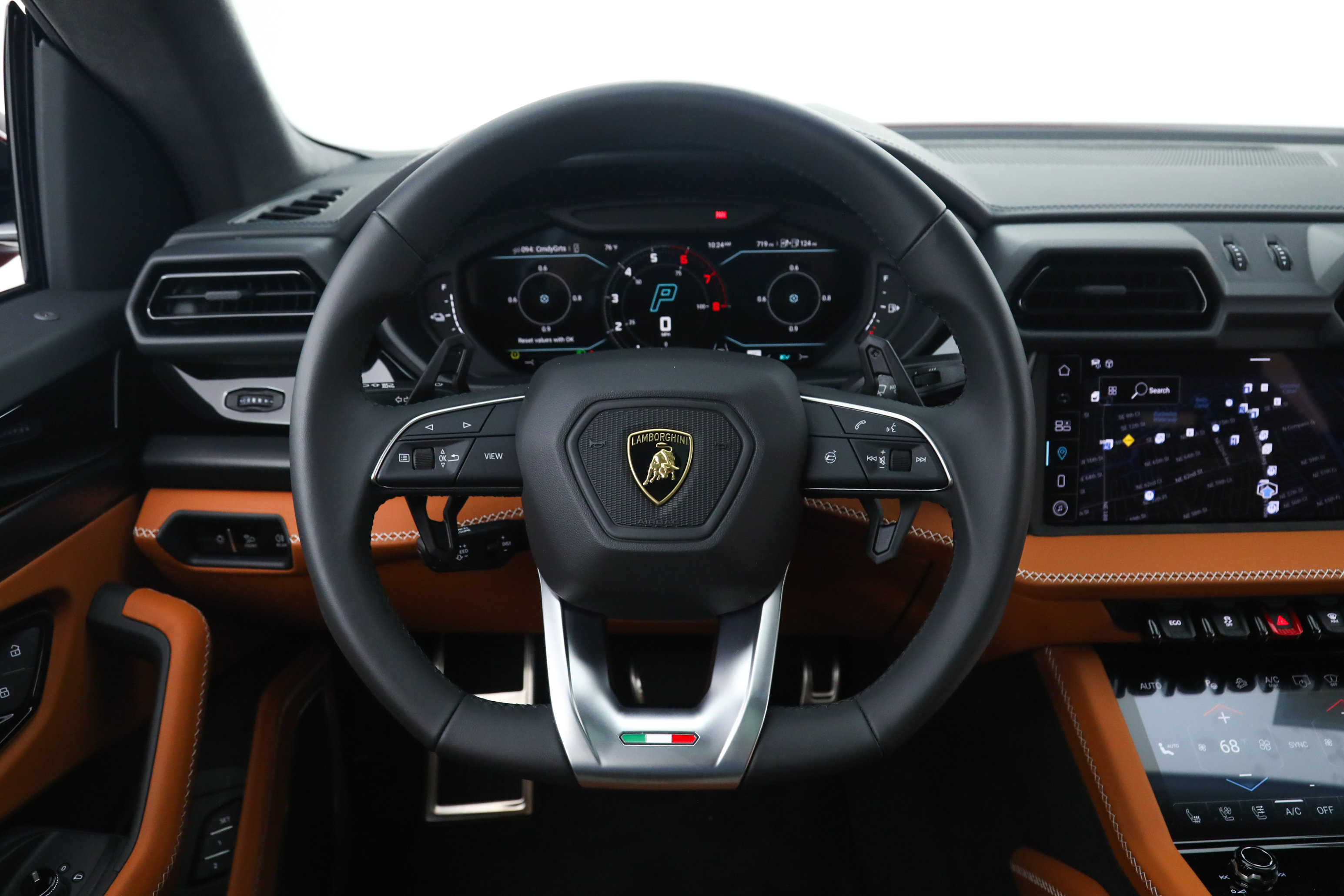 Used 2025 Lamborghini Urus SE AWD/4WD image 26
