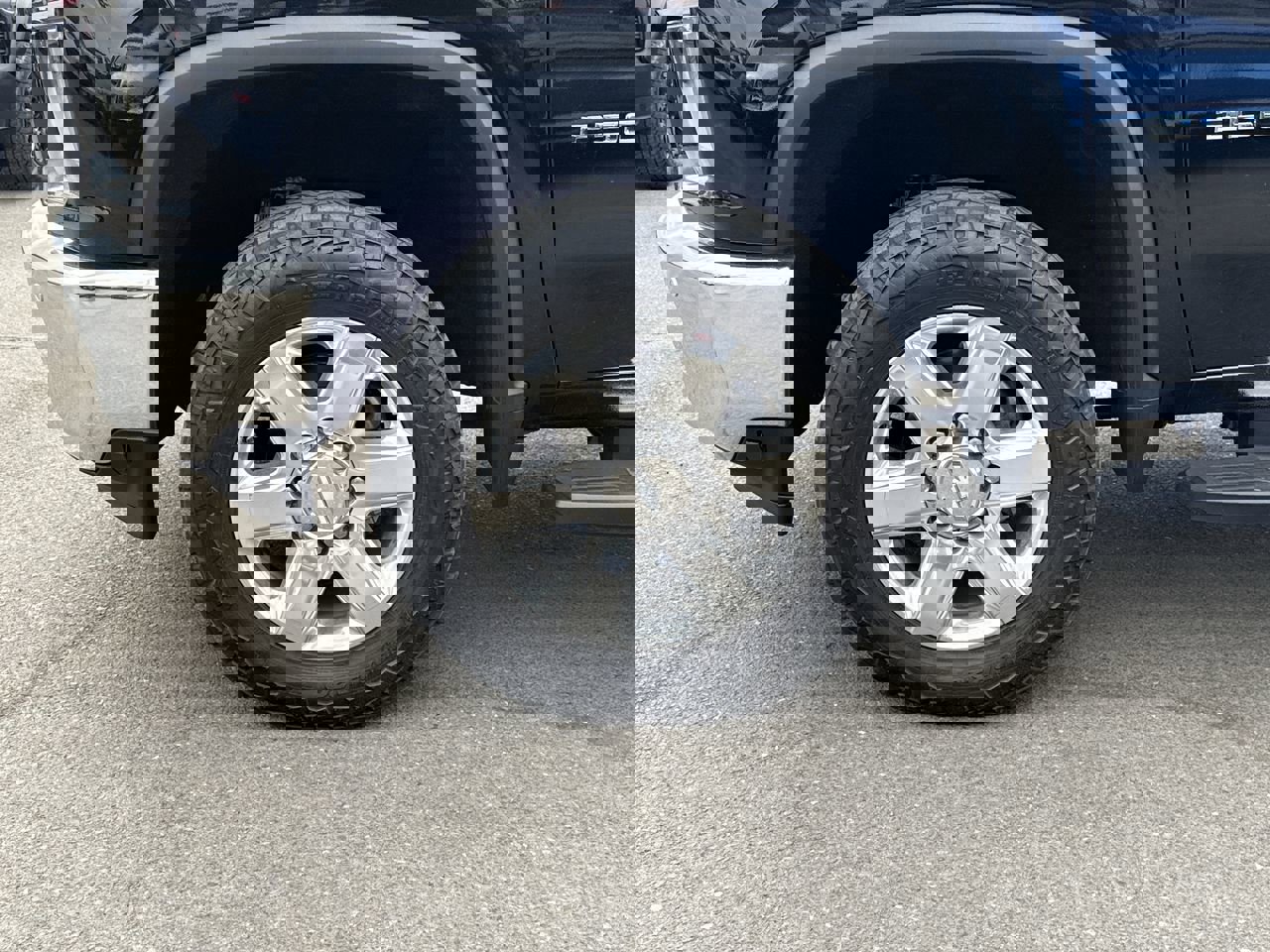 Used 2020 Chevrolet Silverado 2500 LTZ w/ LTZ Premium Package image 32