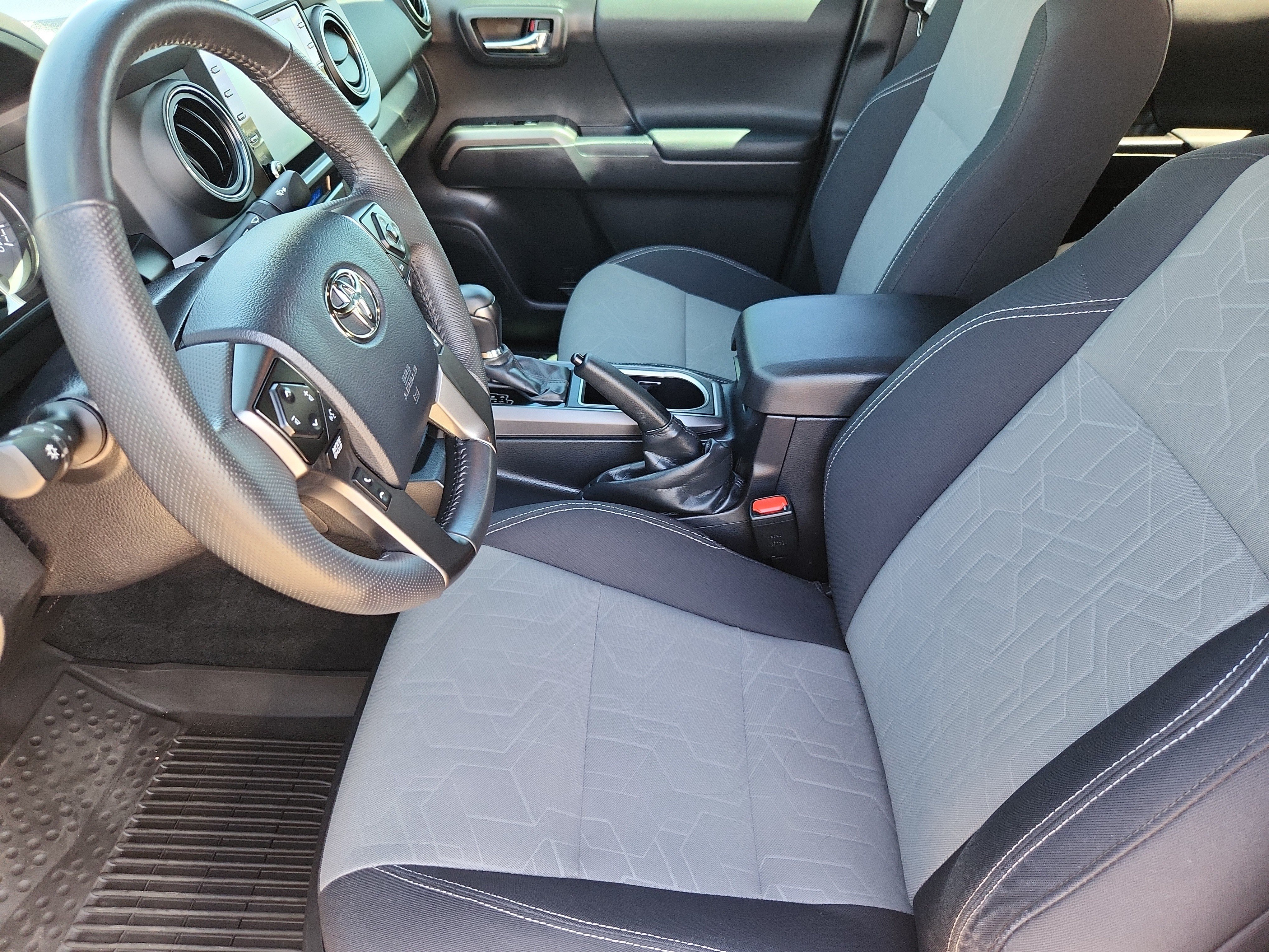 Used 2023 Toyota Tacoma TRD Off-Road AWD/4WD image 9