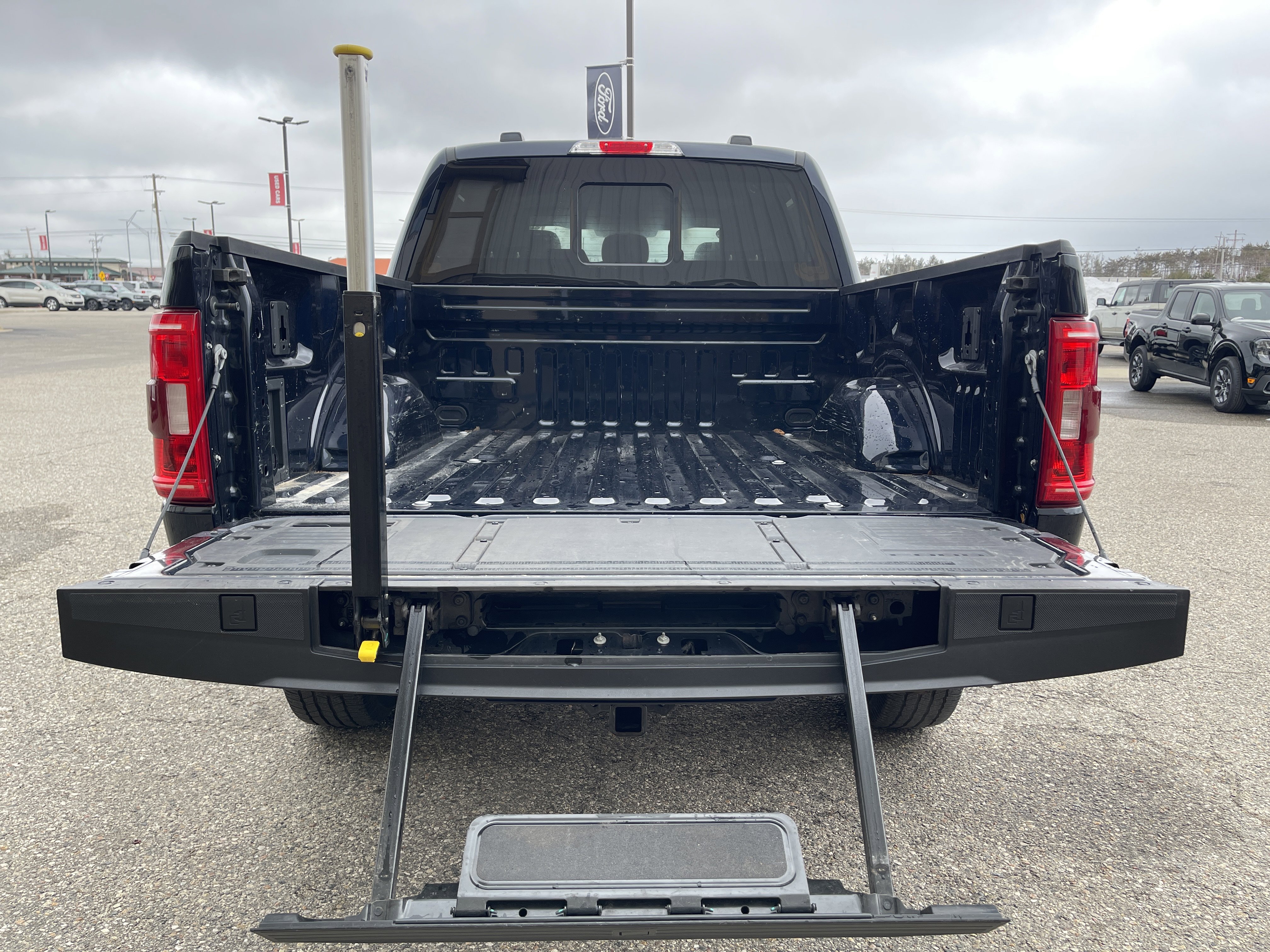 Used 2022 Ford F150 XLT w/ Equipment Group 302A High image 9