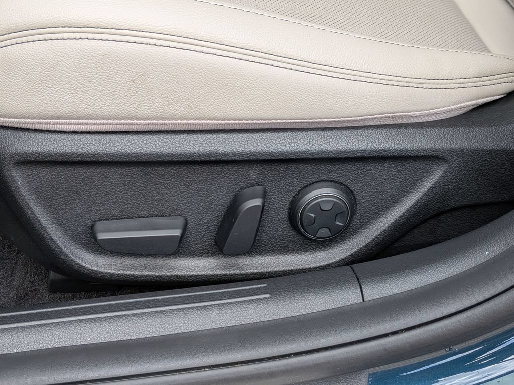 Used 2023 Genesis G70 2.0T RWD image 14