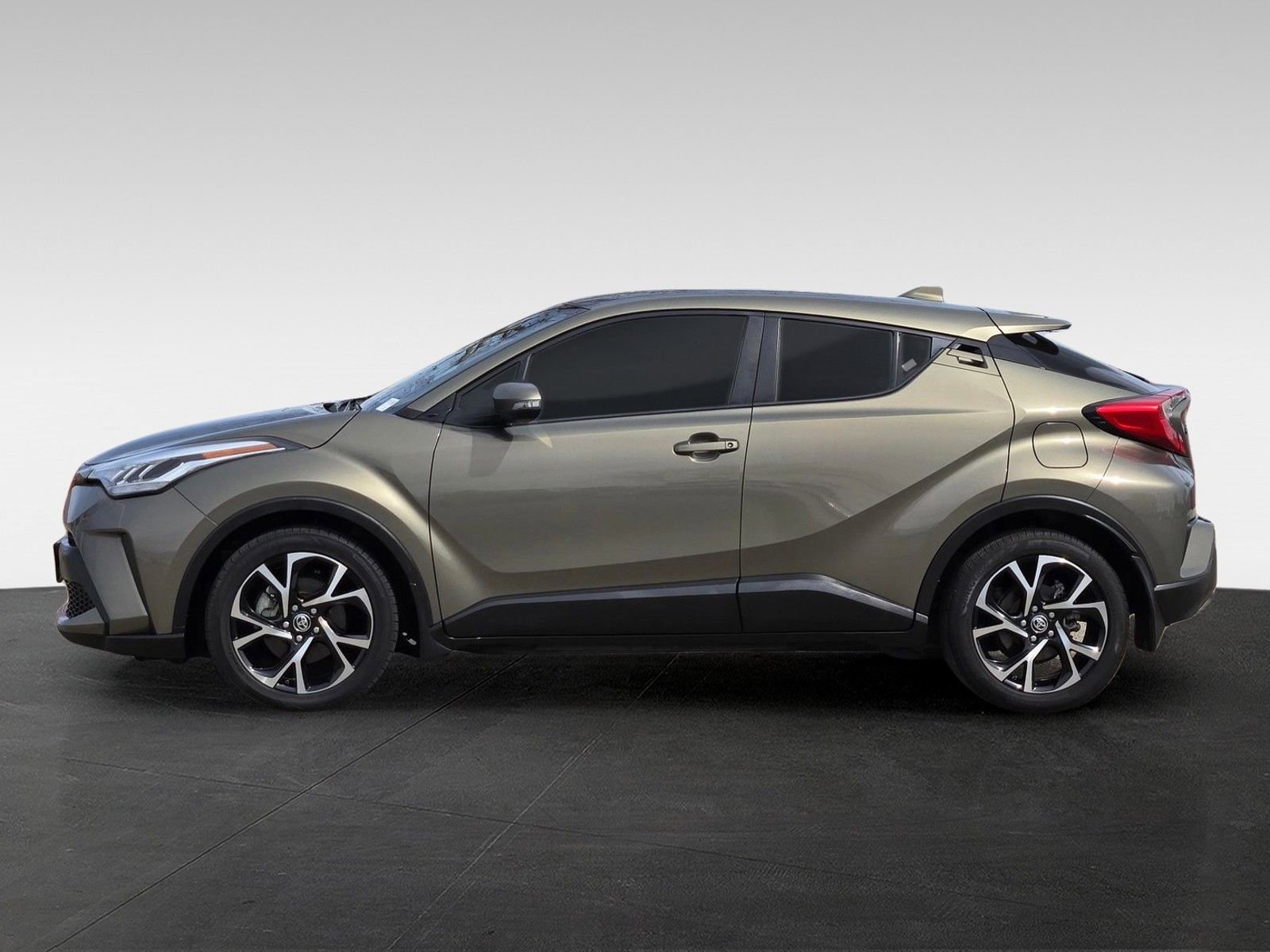 Used 2021 Toyota C-HR XLE image 7