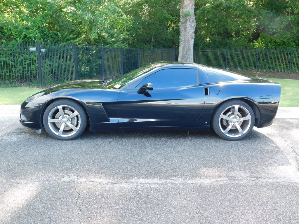 Used 2009 Chevrolet Corvette Coupe w/ Preferred Equipment Group RWD image 2