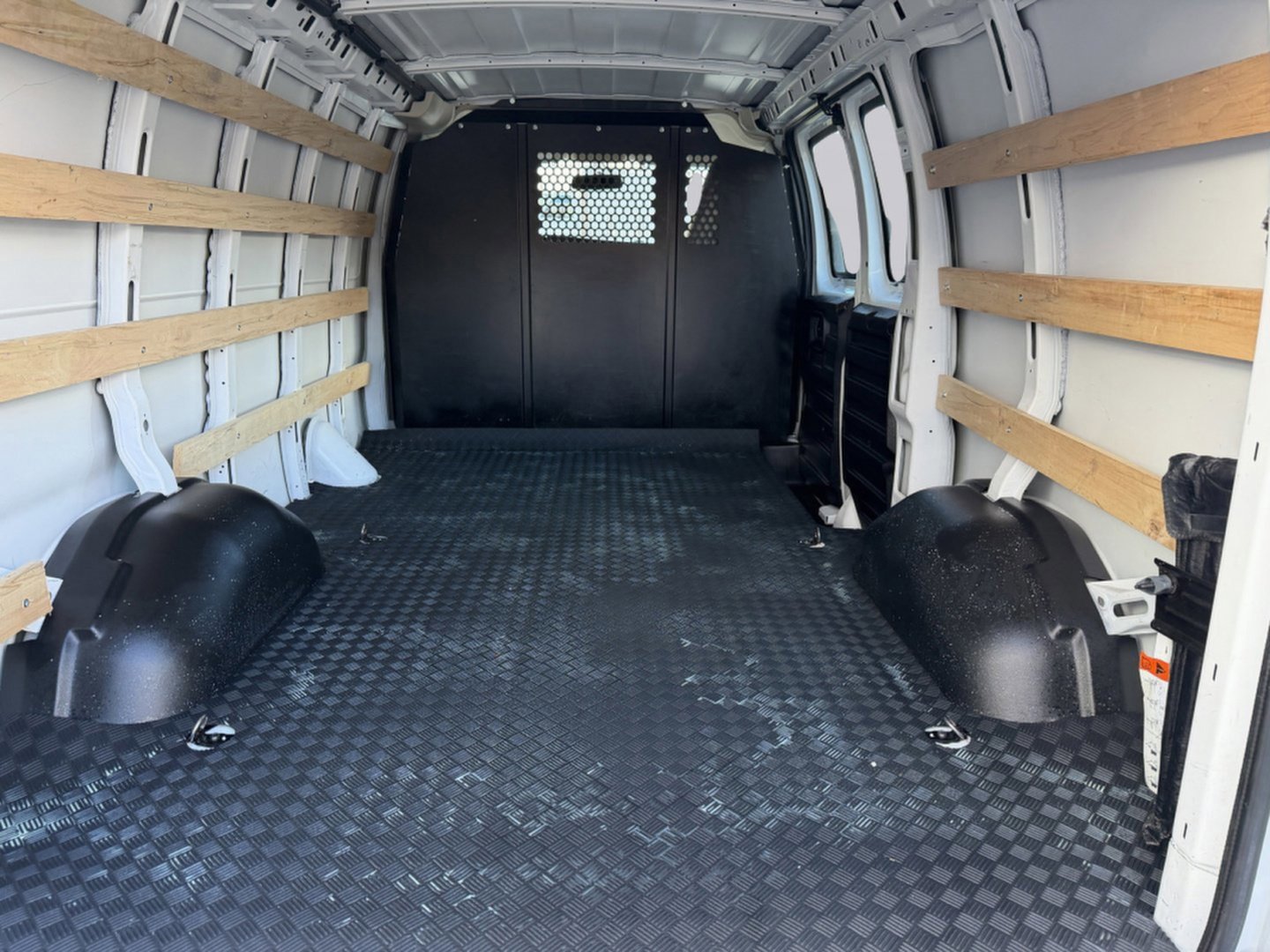 Used 2024 GMC Savana 2500 w/ Driver Convenience Package image 4