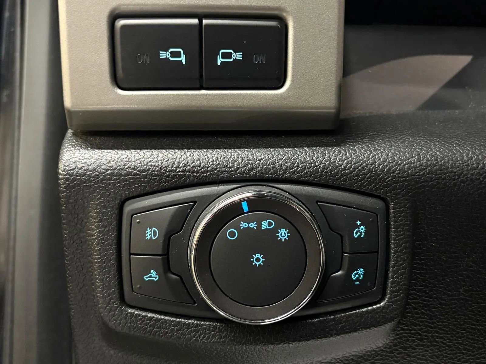 Used 2018 Ford F150 Lariat w/ Equipment Group 502A Luxury AWD/4WD image 34