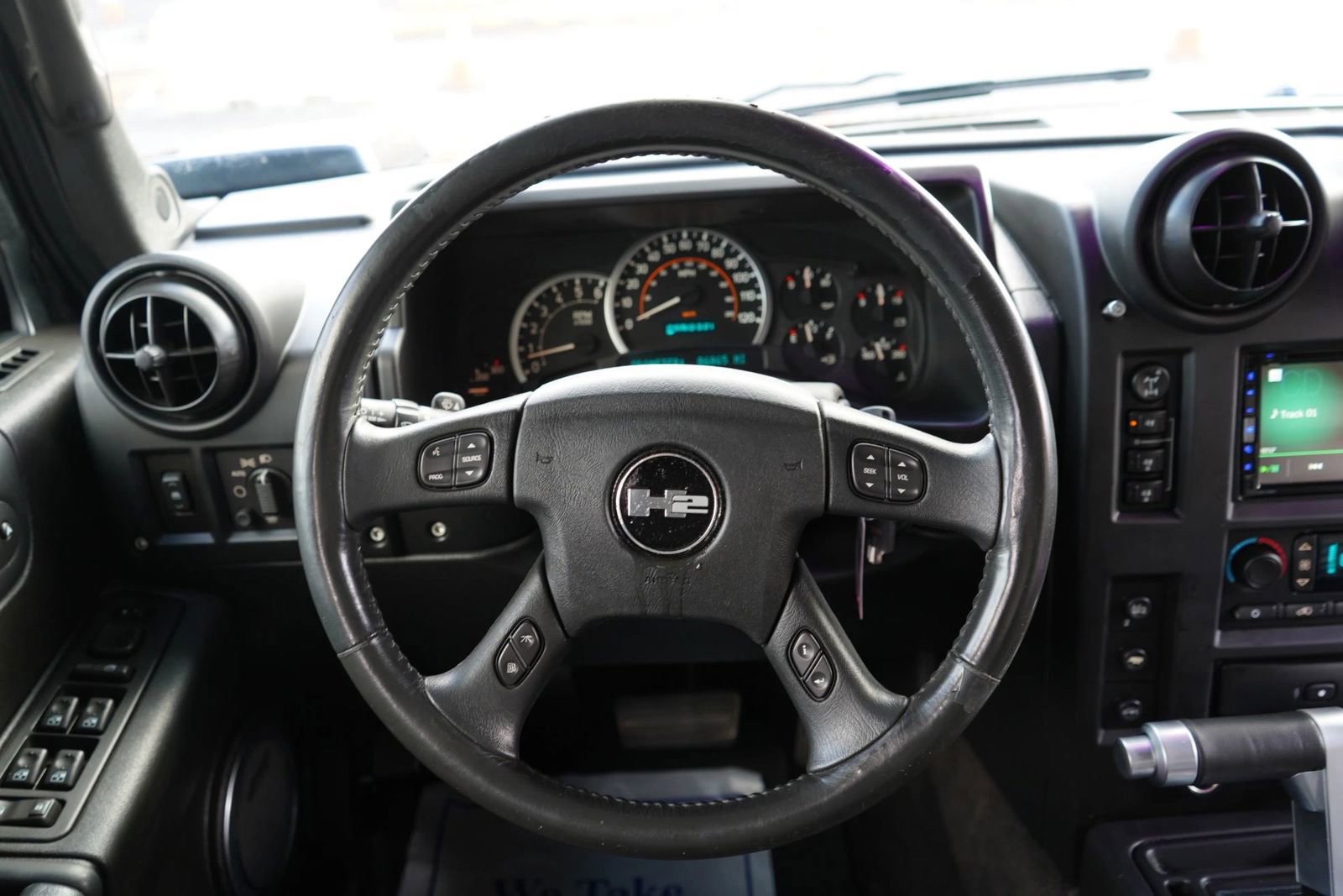 Used 2005 HUMMER H2 SUT w/ Preferred Equipment Group AWD/4WD image 18