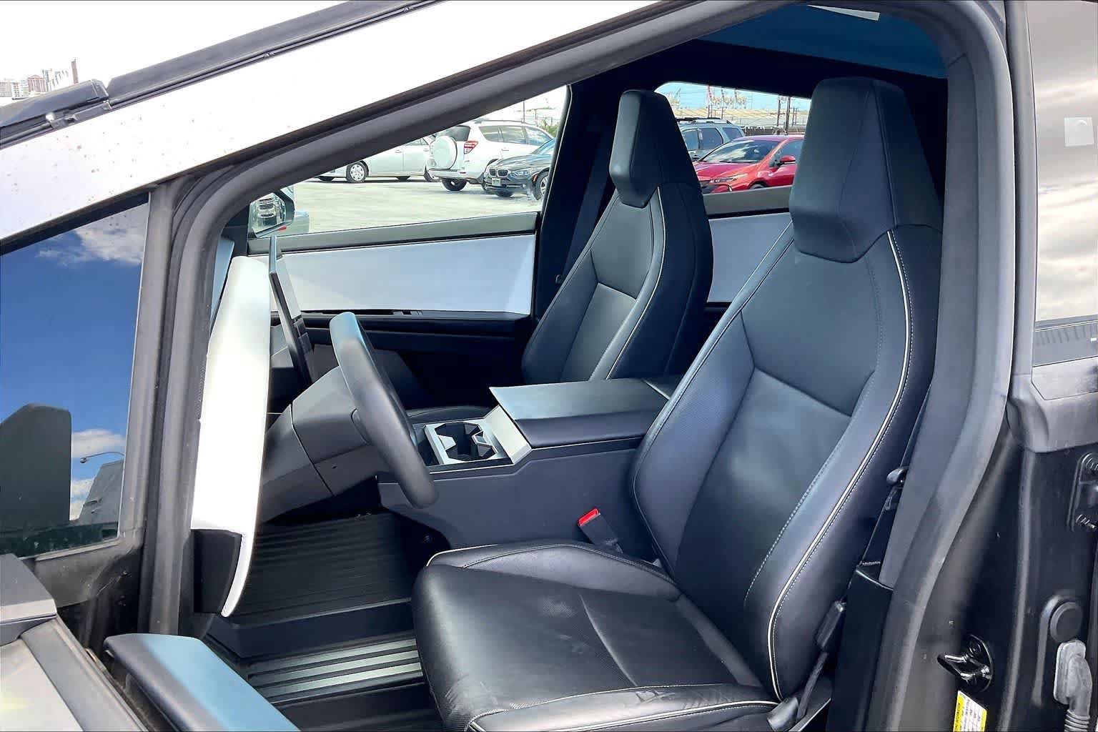 Used 2024 Tesla Cybertruck AWD Crew Cab image 11