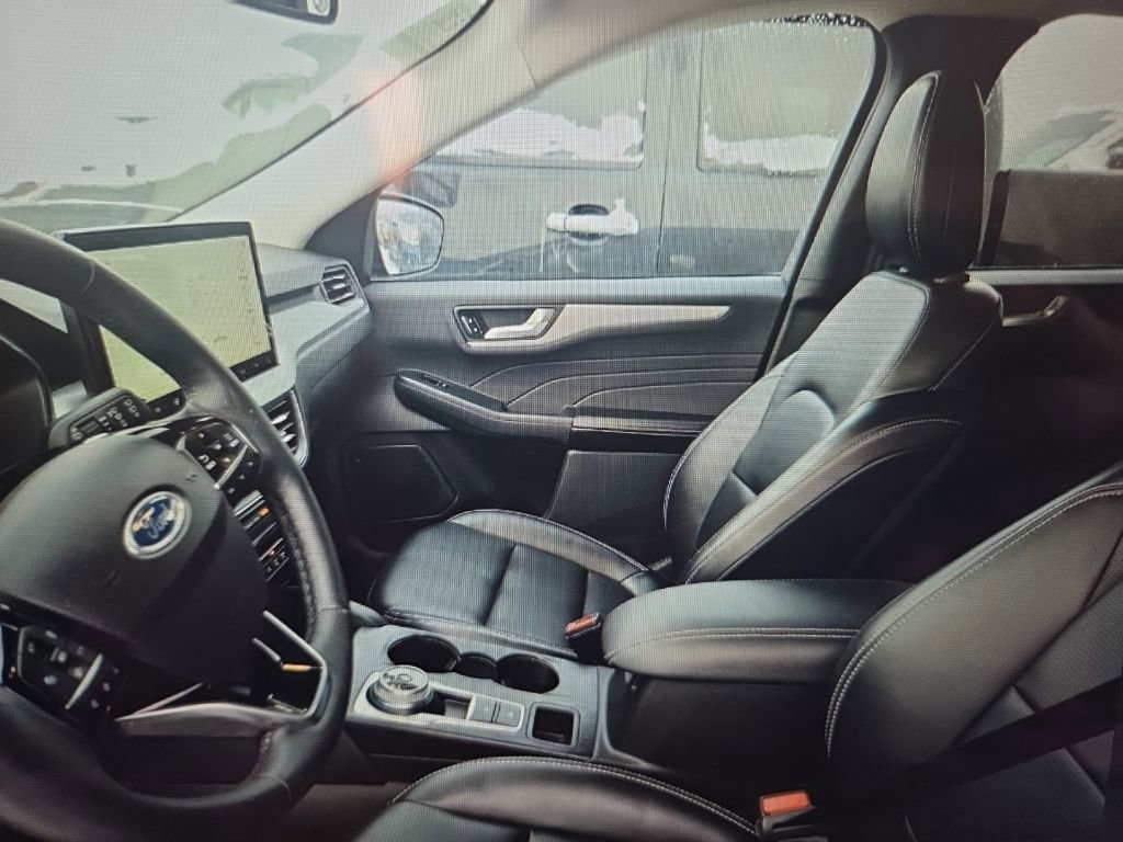 Used 2023 Ford Escape Platinum image 5