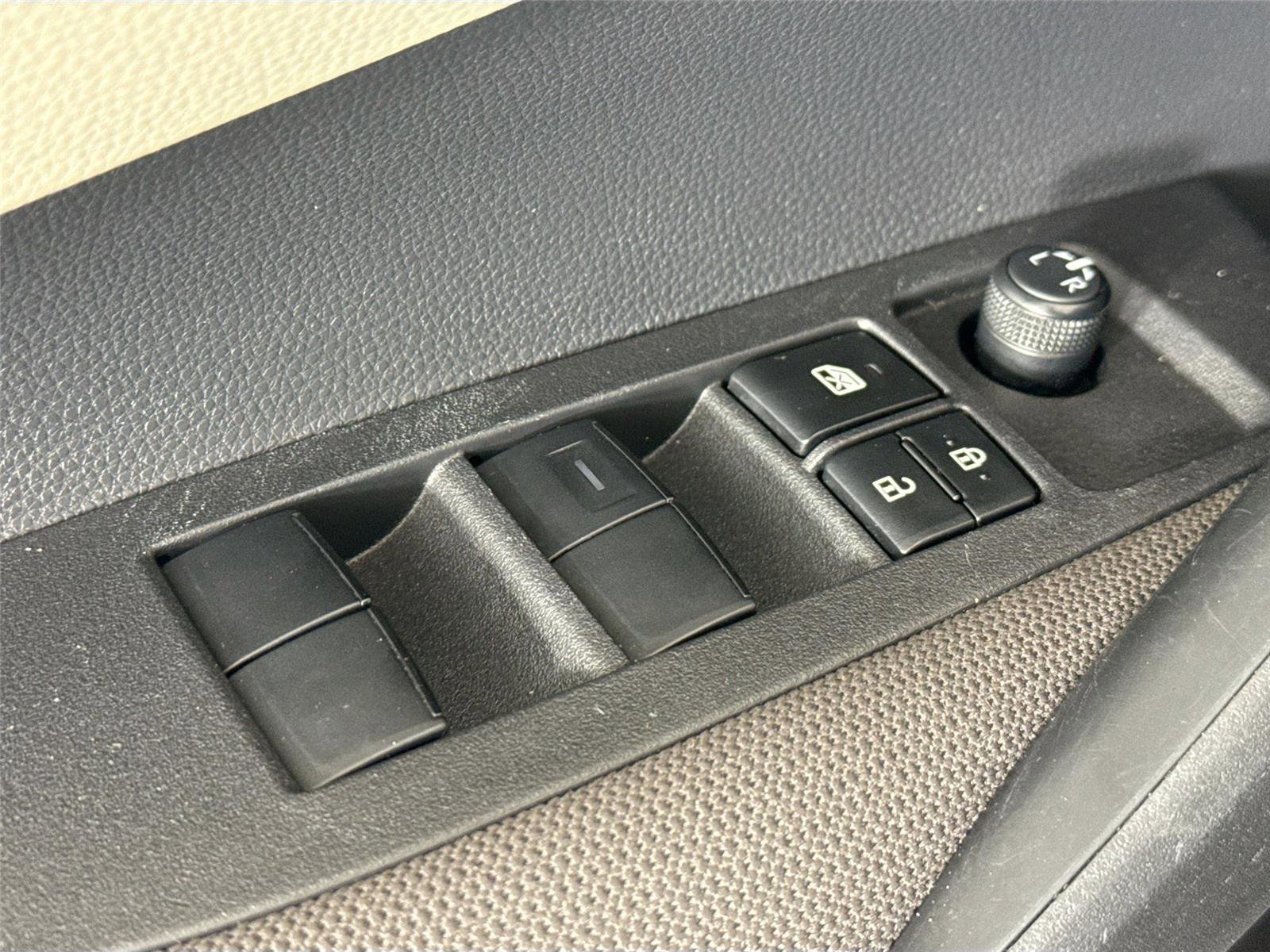 Used 2025 Toyota Corolla LE image 28