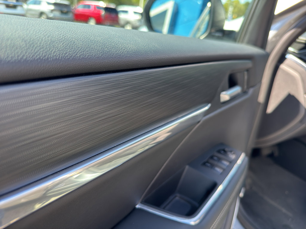 Used 2025 GMC Acadia Elevation image 15