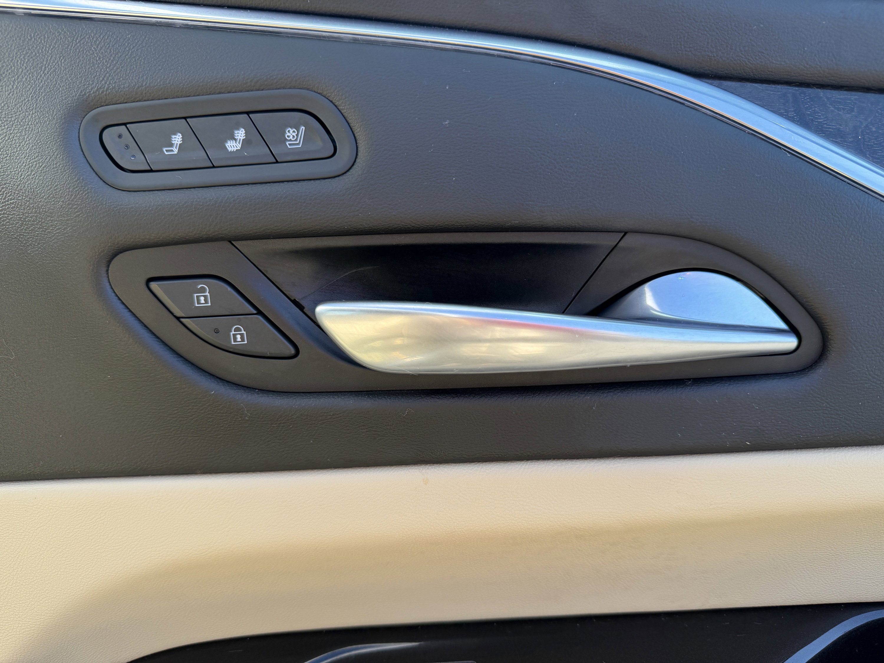 Used 2021 Cadillac Escalade ESV Premium Luxury w/ LPO, Illumination Package image 27