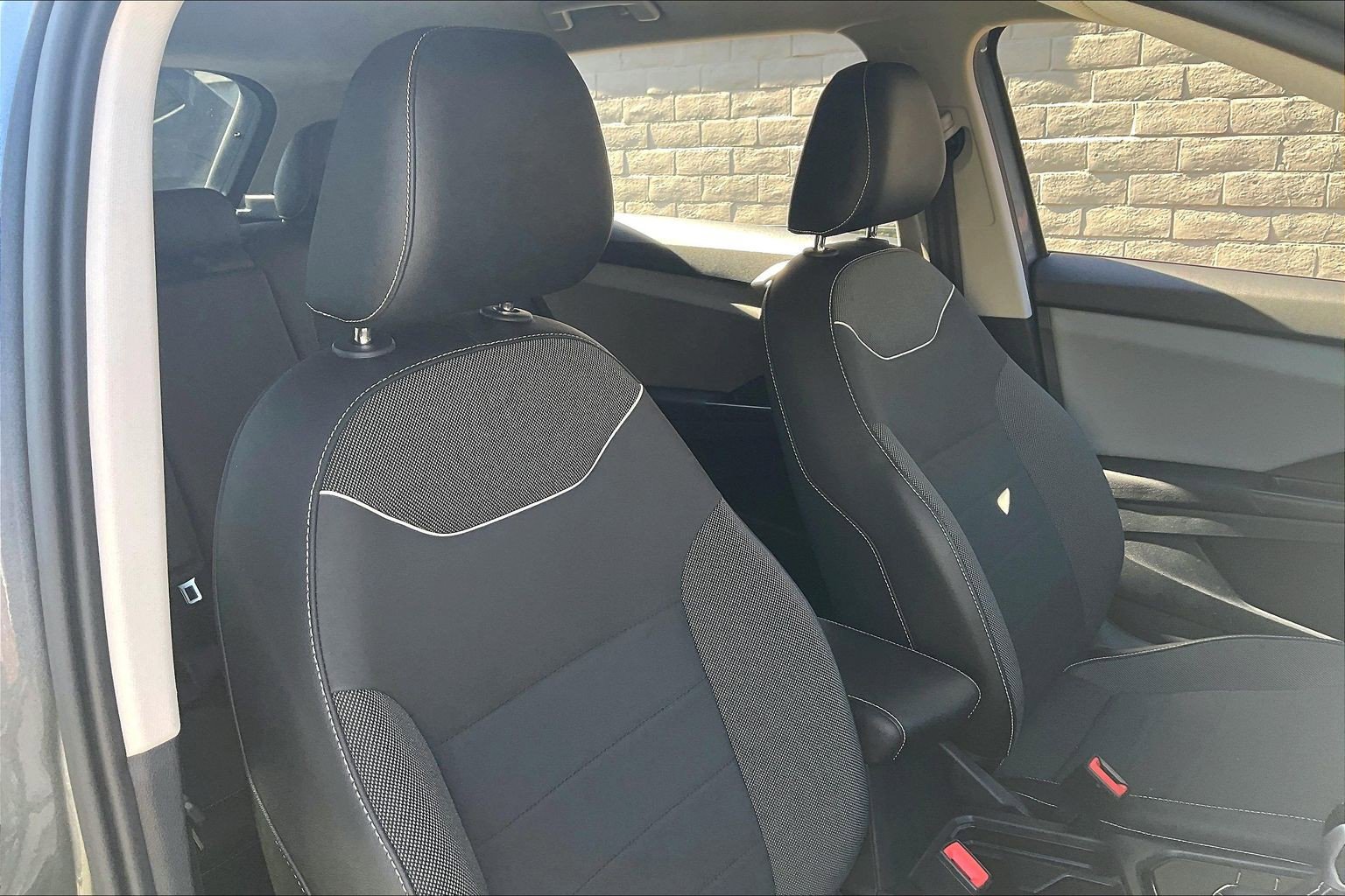 Certified 2023 Volkswagen Taos SE w/ Black Wheel Package FWD image 6