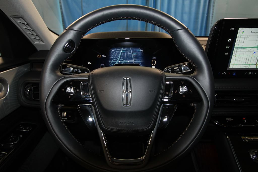 Used 2026 Lincoln Aviator Reserve AWD/4WD image 12