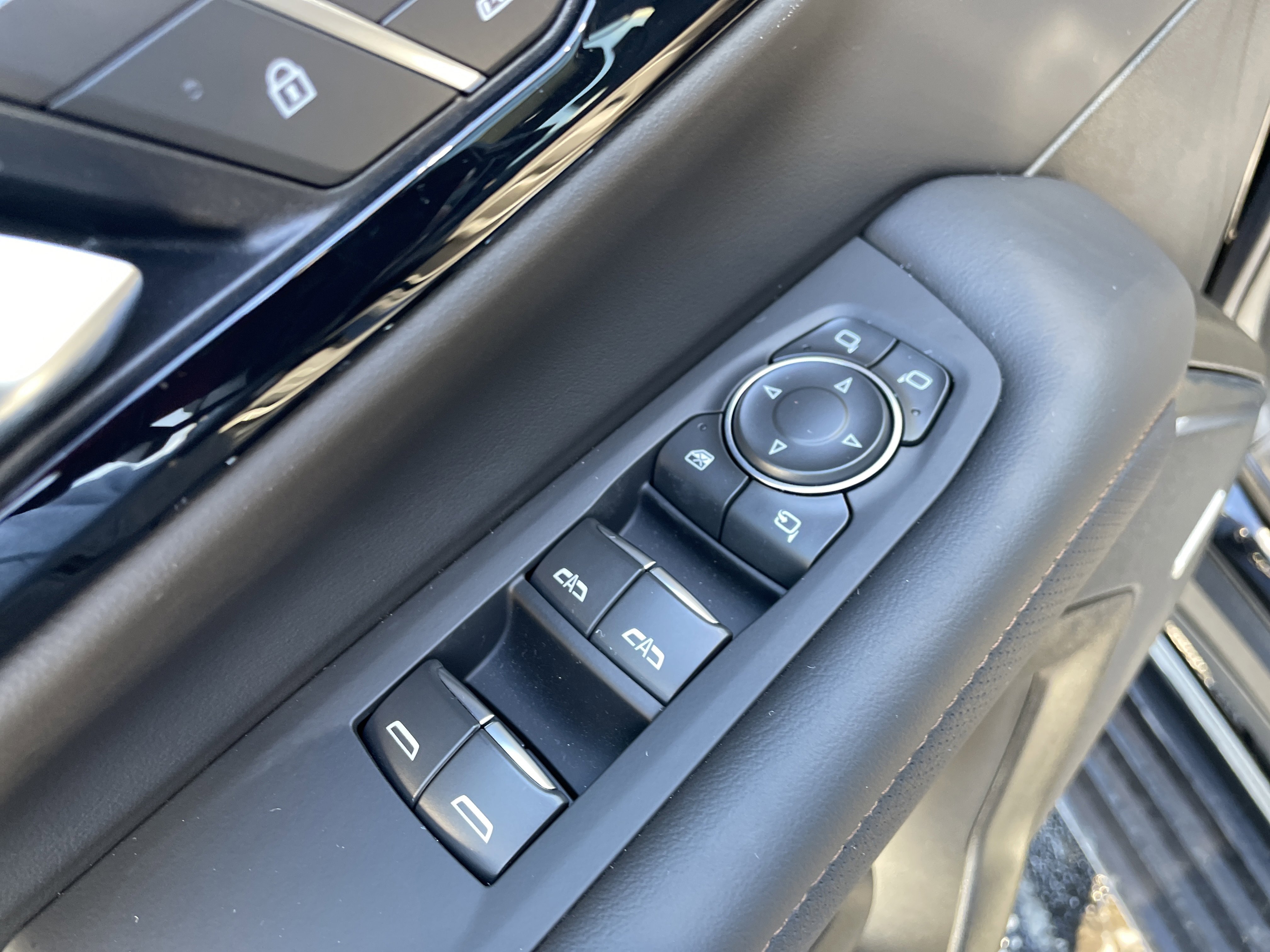 Certified 2025 Chevrolet Suburban High Country image 22