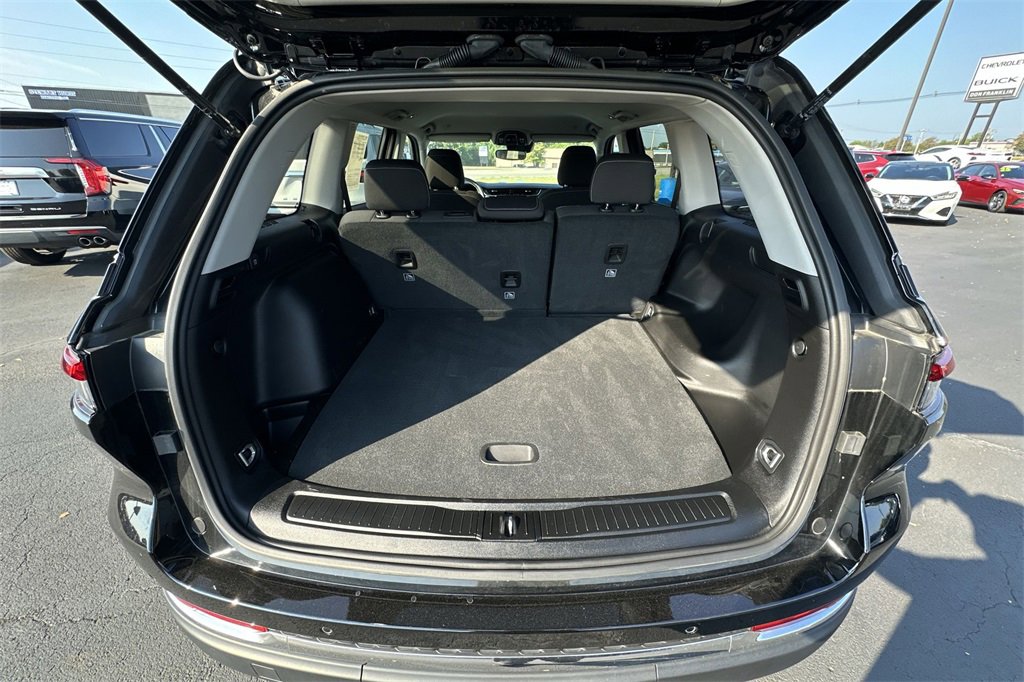 Used 2023 Jeep Grand Cherokee Laredo image 22