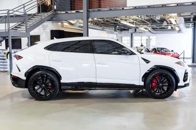 Used 2022 Lamborghini Urus AWD/4WD image 7