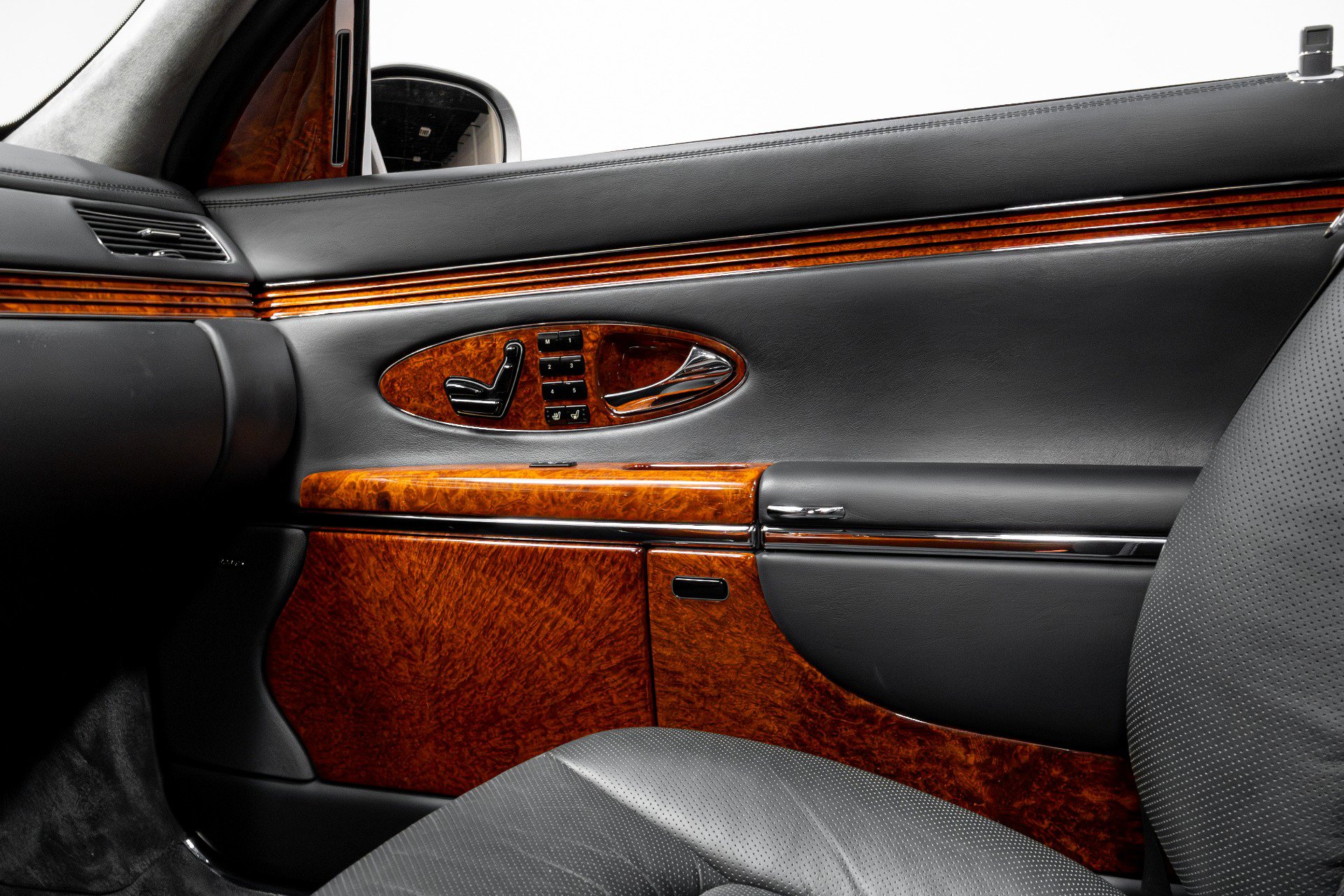 Used 2004 Maybach 57 image 12