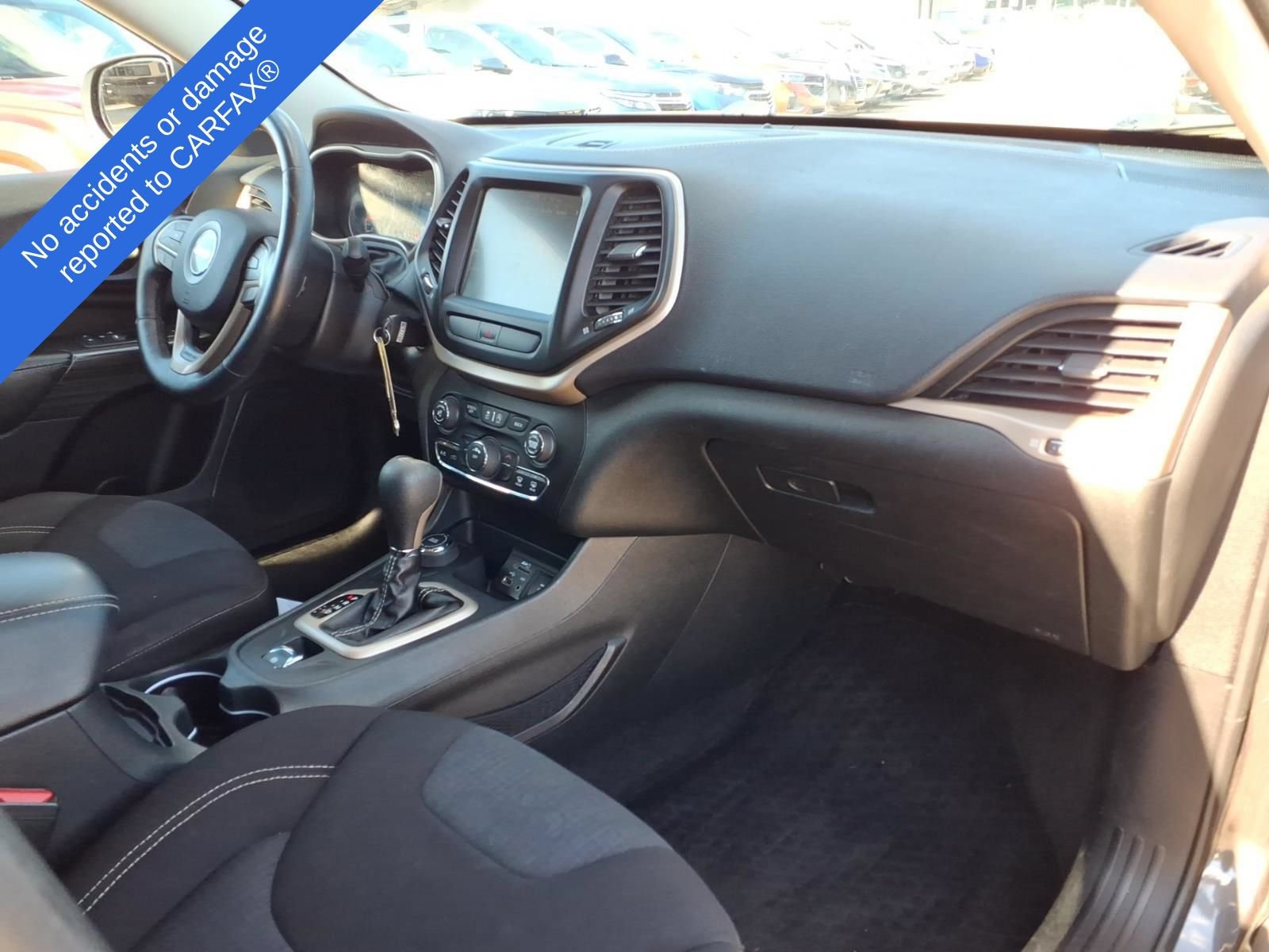 Used 2015 Jeep Cherokee Latitude w/ Cold Weather Group AWD/4WD image 16