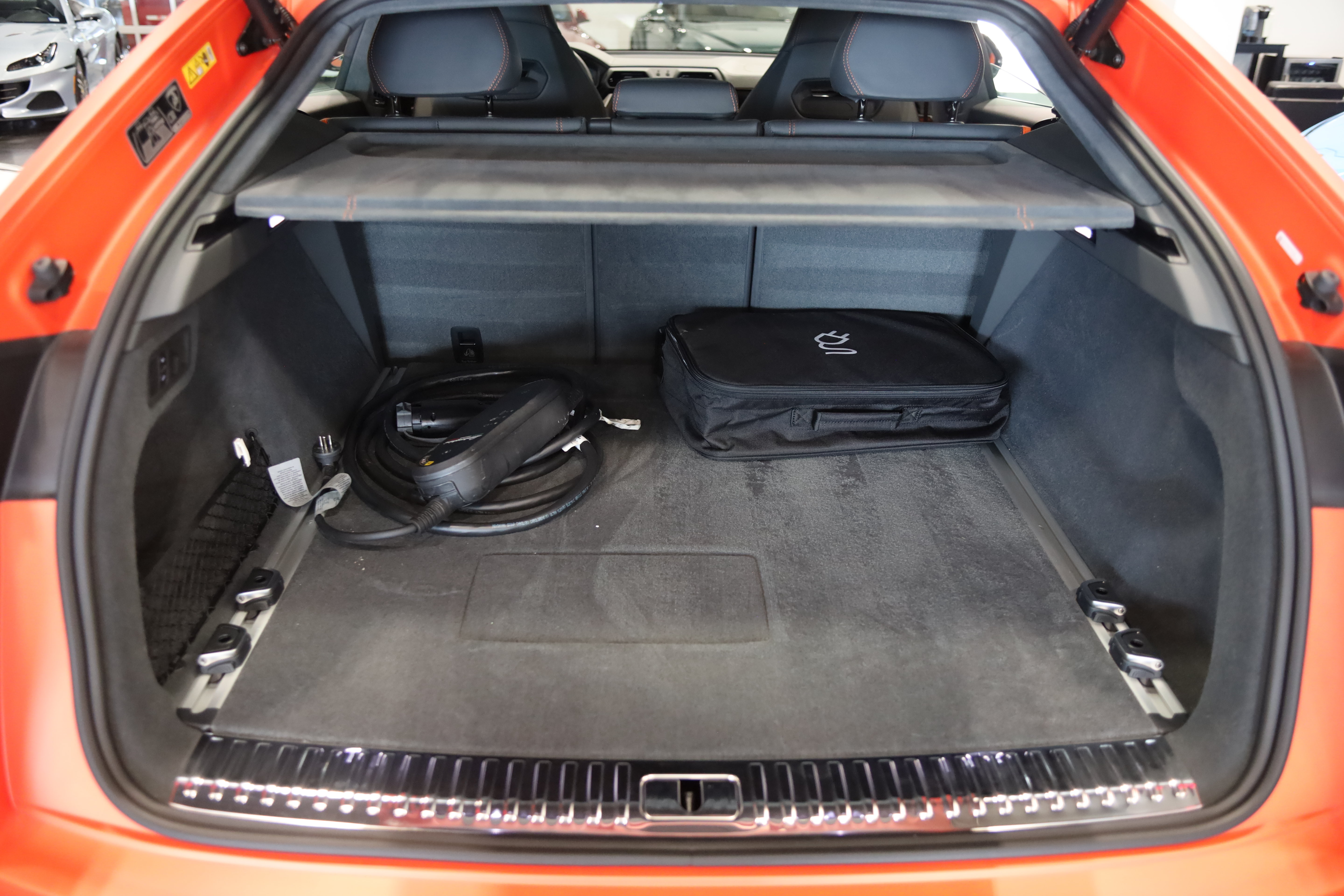 Used 2025 Lamborghini Urus SE AWD/4WD image 7