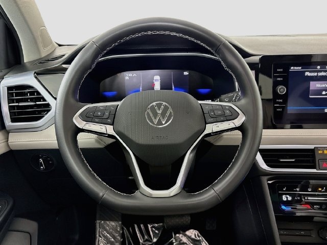 Certified 2025 Volkswagen Taos SE AWD/4WD image 12