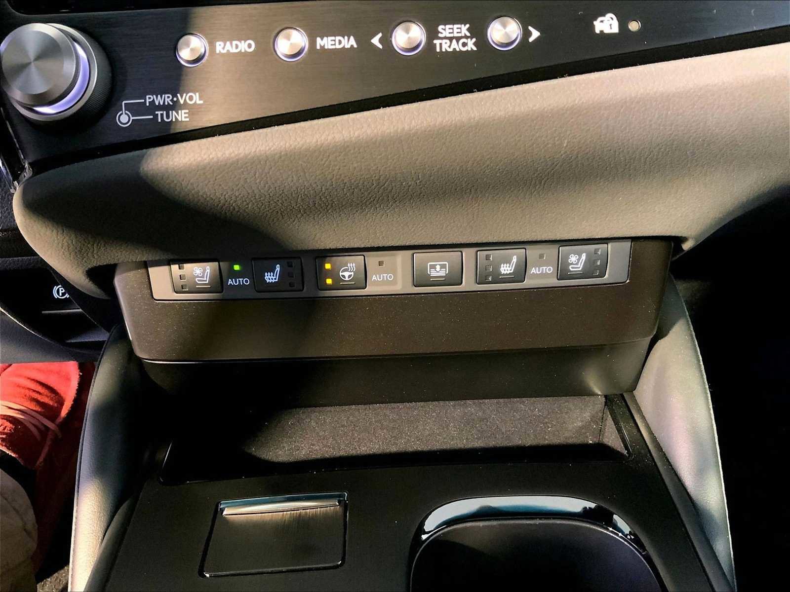 Used 2024 Lexus ES 350 F Sport w/ Technology Package FWD image 39