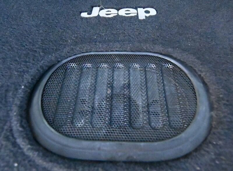 Used 2015 Jeep Wrangler Unlimited Sahara w/ Dual Top Group AWD/4WD image 35