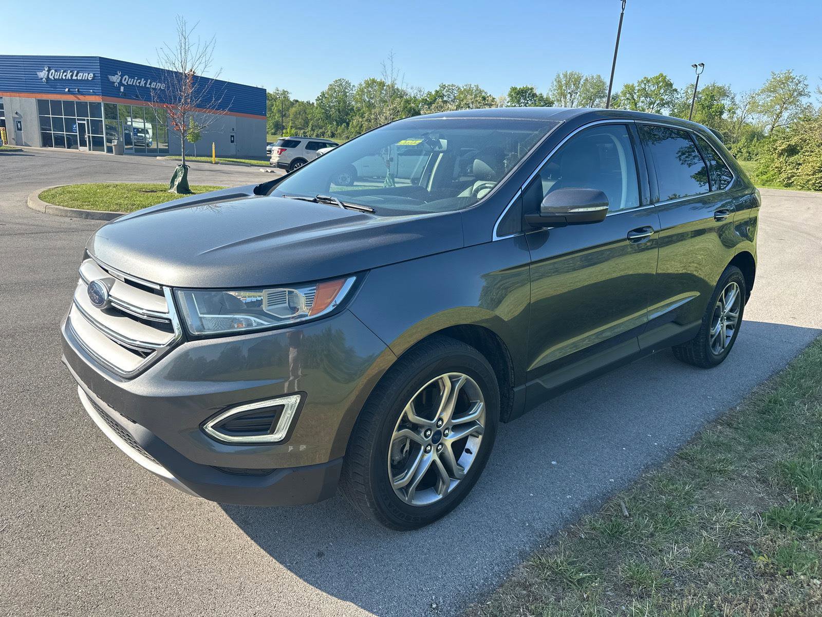 Used 2016 Ford Edge Titanium AWD/4WD image 3