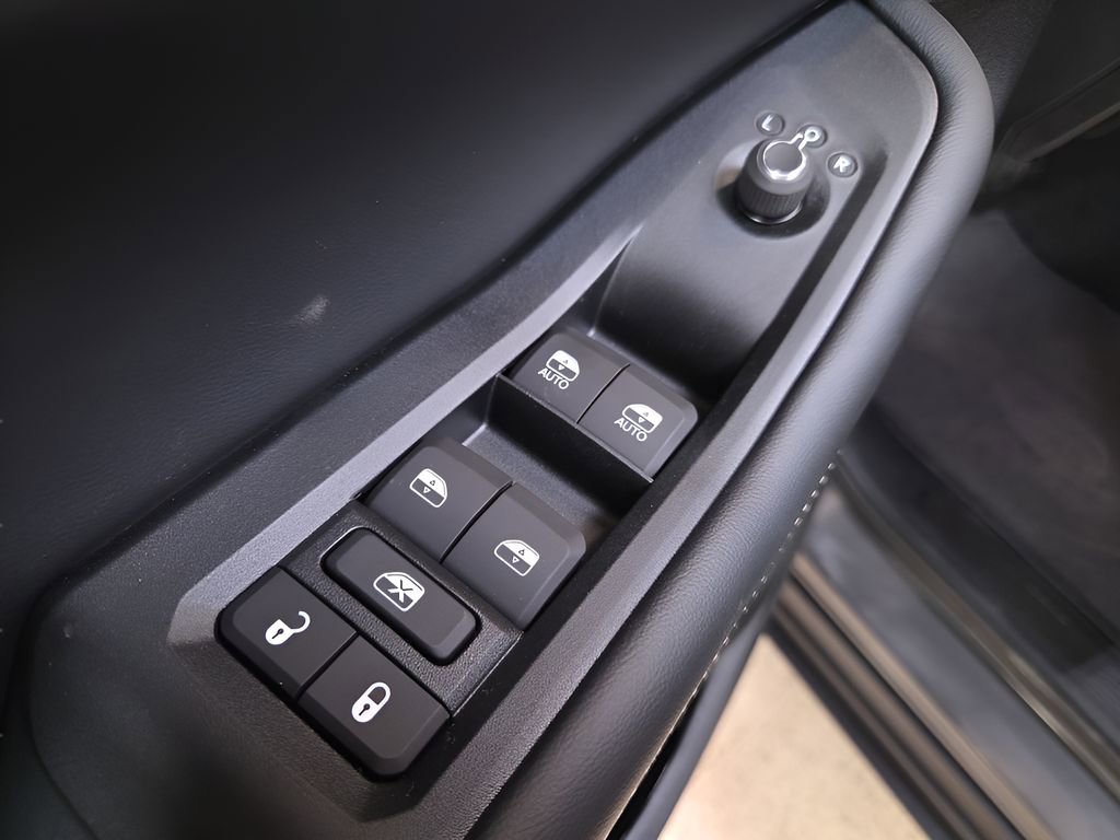 New 2026 Jeep Grand Cherokee Laredo image 11