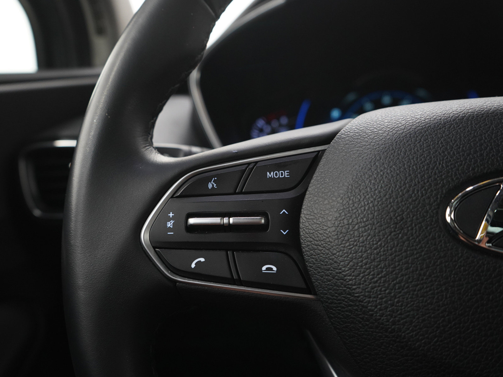 Used 2019 Hyundai Santa Fe Limited AWD/4WD image 25