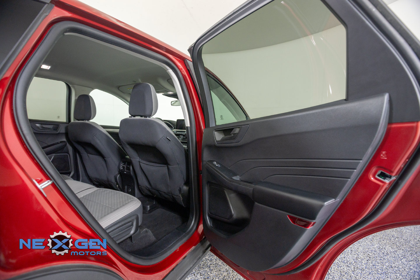 Used 2022 Ford Escape SE w/ SE Sport Appearance Package FWD image 38