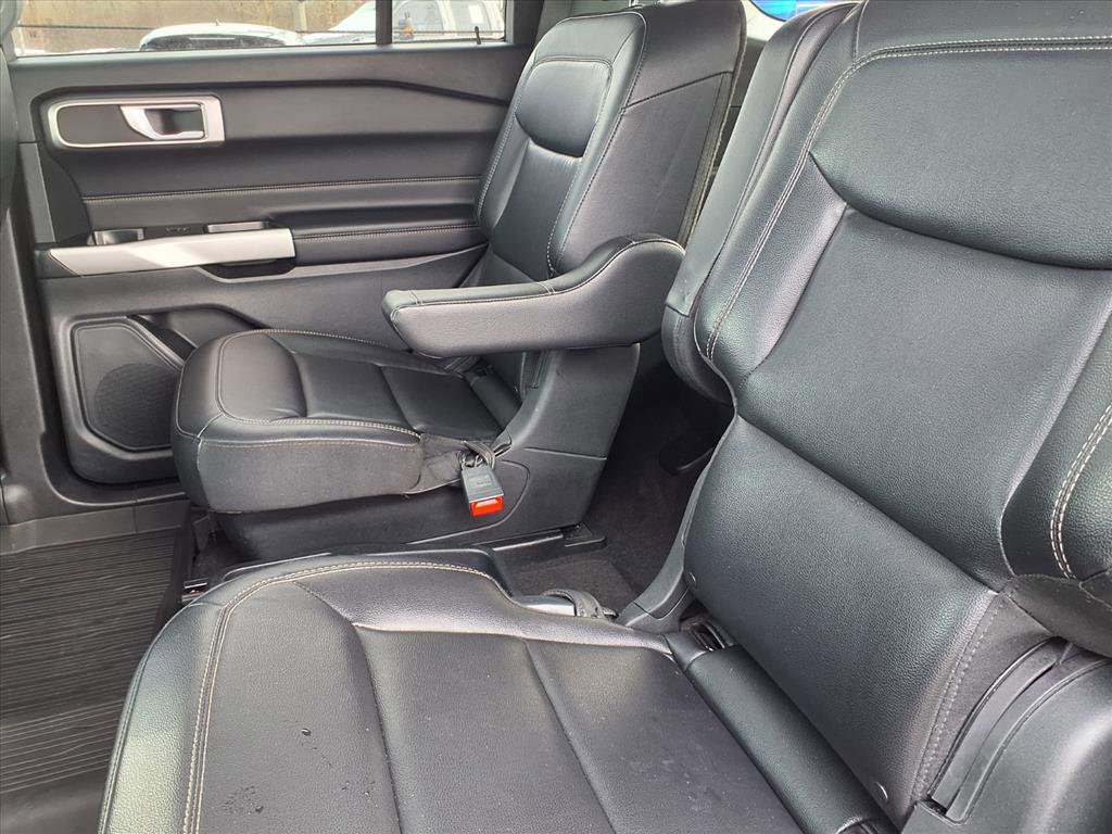 Used 2021 Ford Explorer XLT w/ Equipment Group 202A image 7