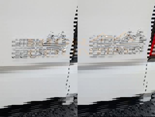 Used 2024 Chevrolet Silverado 2500 High Country w/ Technology Package image 8